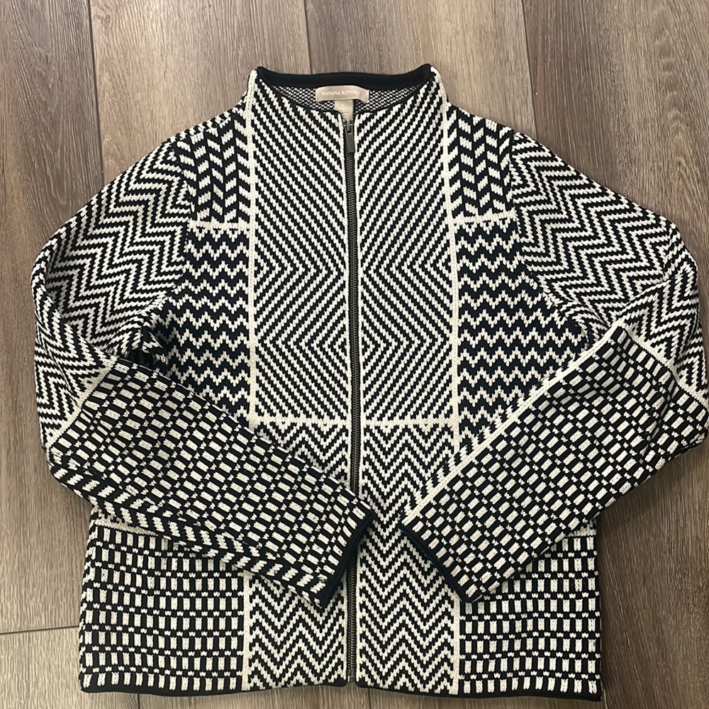 Banana Republic Zip Front Geo Sweater. Gently worn. Great condition